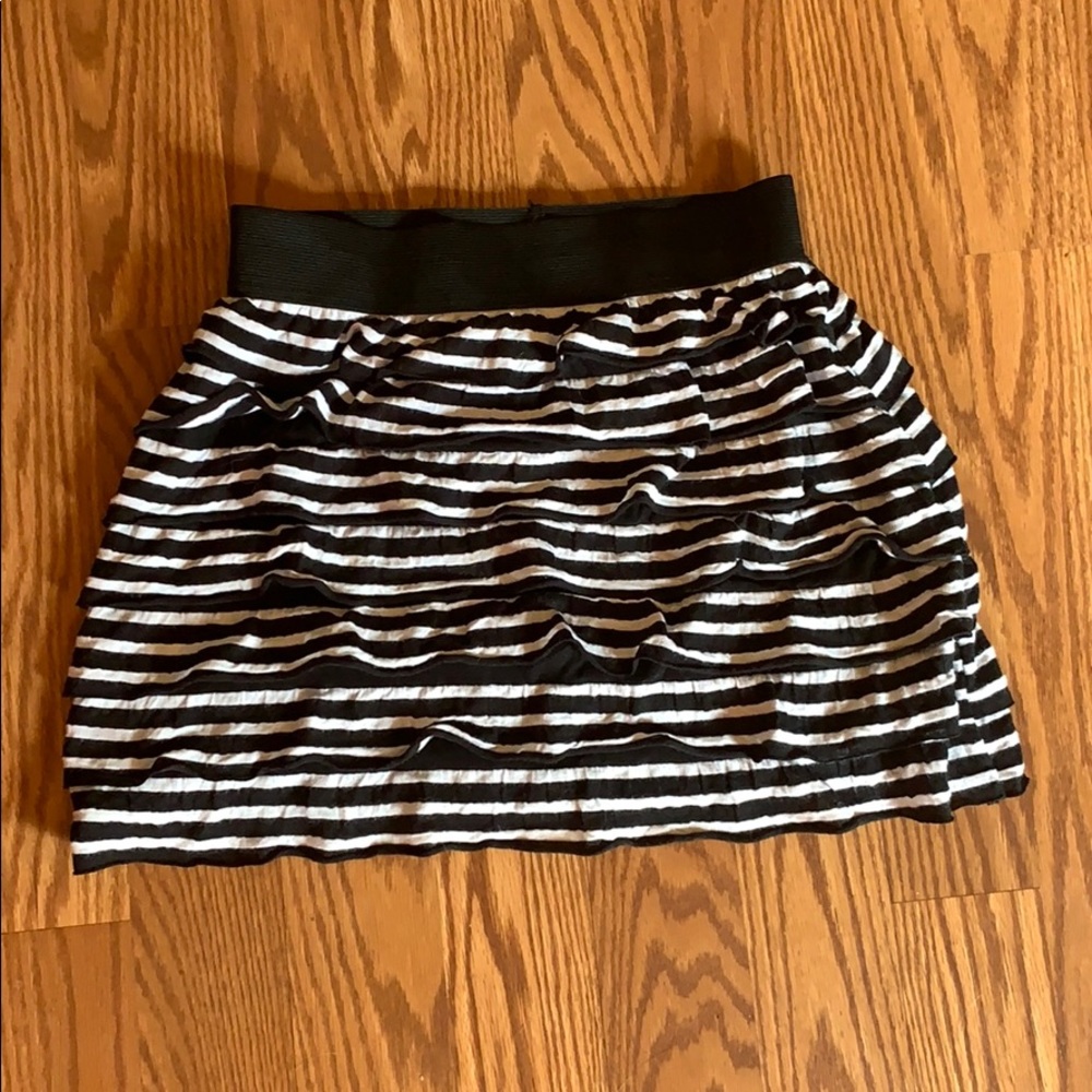 Black and white ruffles mini skirt